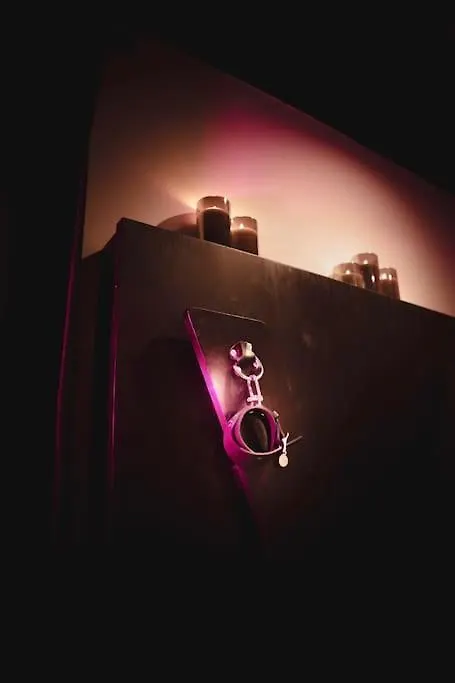 Greyroom Cannes-Love Room Bdsm 0*, Cannes Frankrig